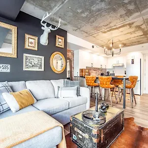 Quebec, Rustique Chic En Ville, Piscine Sur Le Toit Pour 2 A 6 Invites Apartment